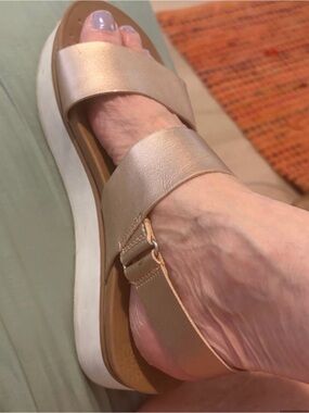 Women’s Metallic Champagne Slide Sandal